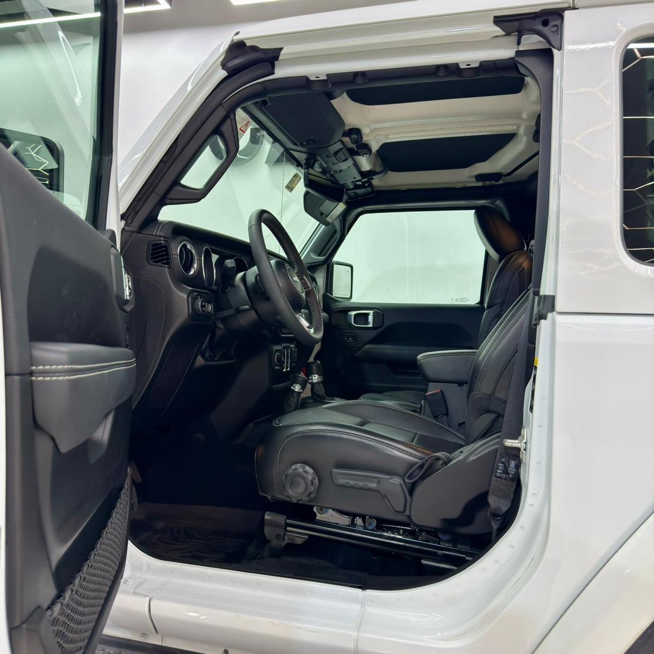 جيب رانجلر Sahara 3.6L A/T (5 Seater)