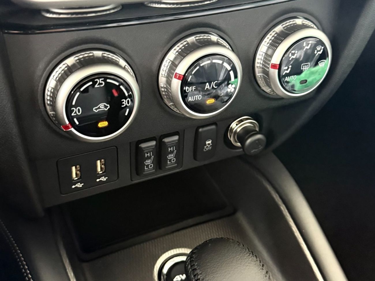 Mitsubishi ASX ASX LUXURY 2.0 4WD **EXPORT ONLY**التصدير فقط خارج الخليج***