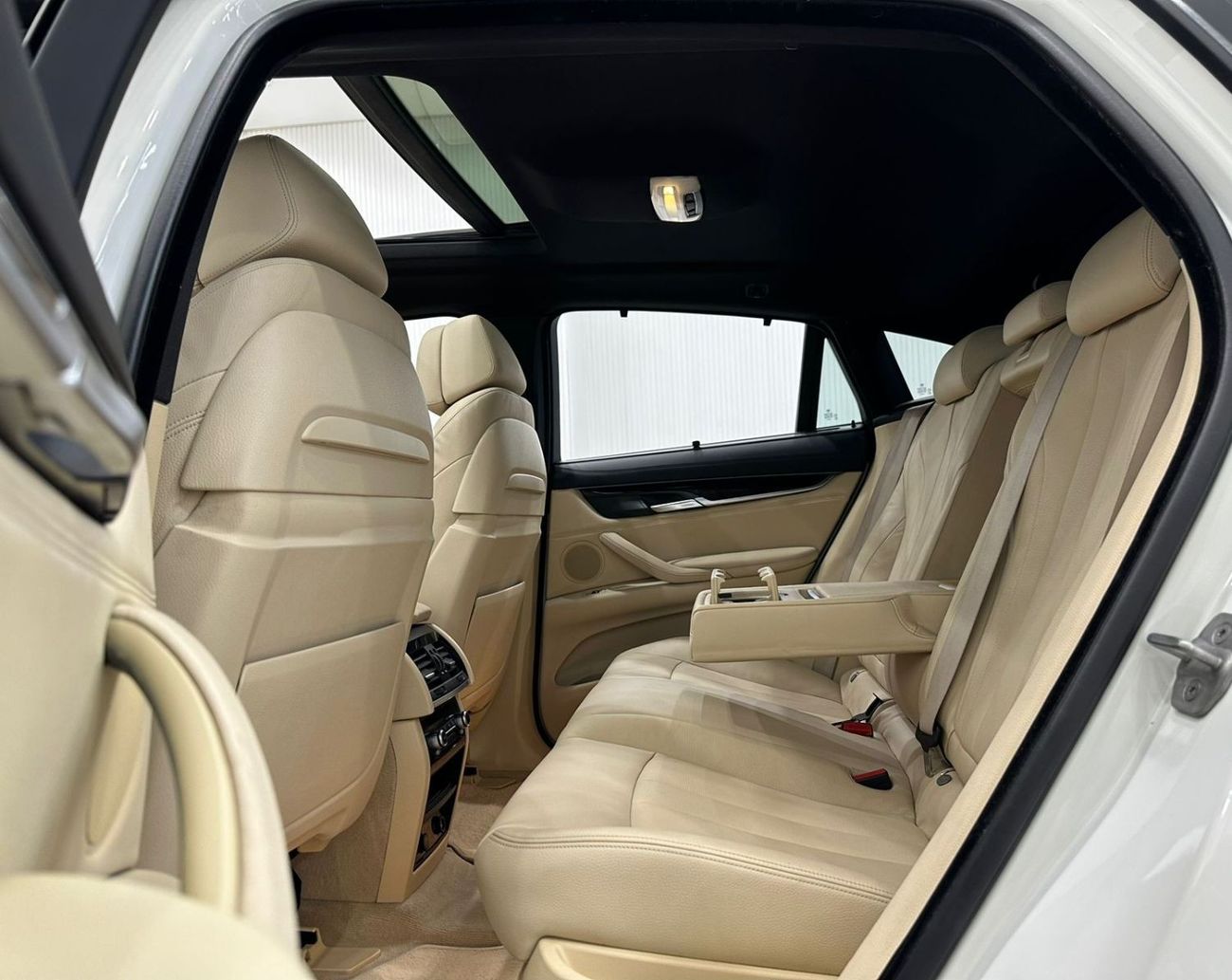 بي أم دبليو X6 50i M سبورت 2015 BMW X6 xDrive50i M-Sport, Service History, Full Options, Low Kms, GCC