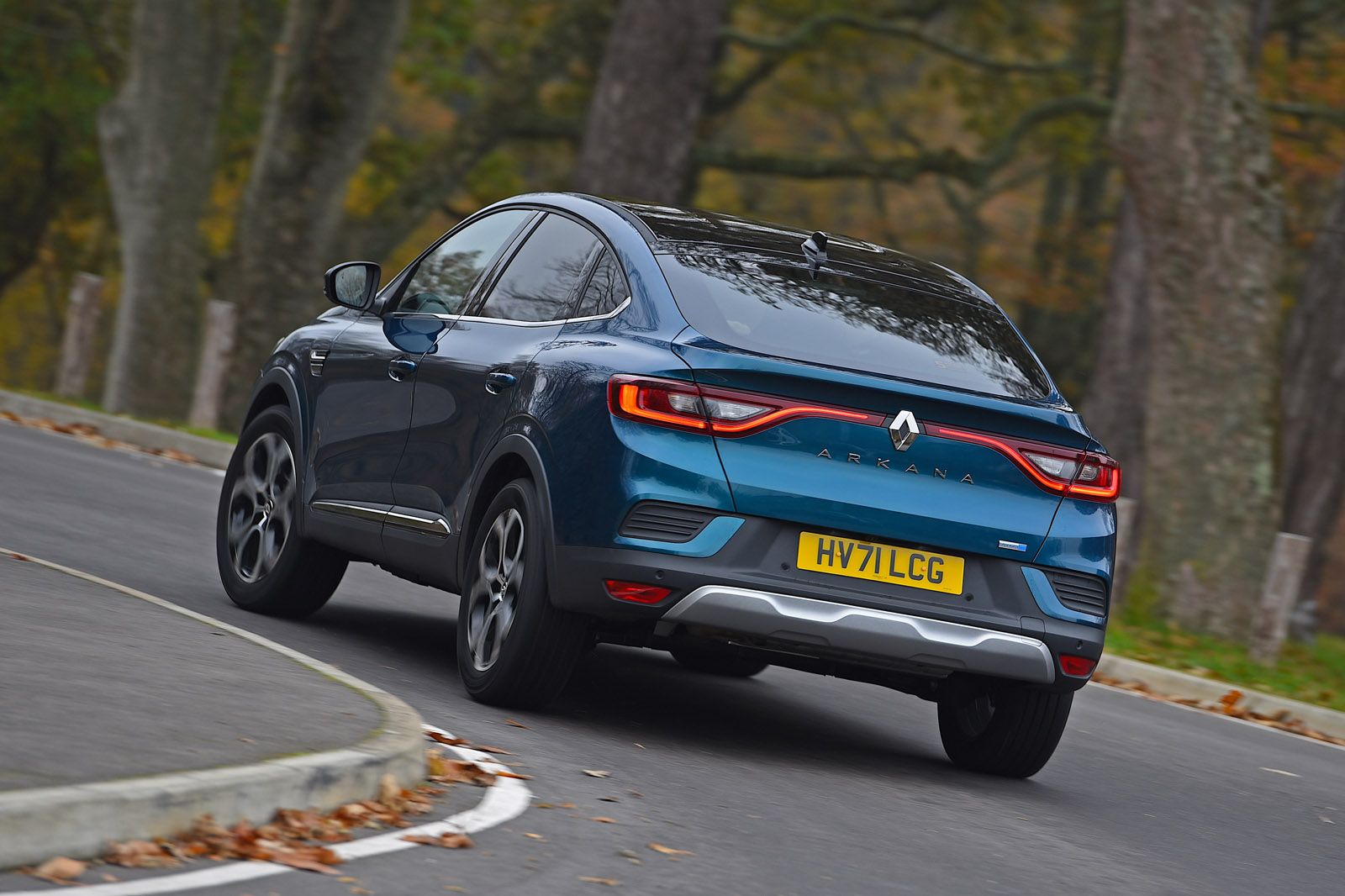 Renault Arkana exterior - Rear Profile