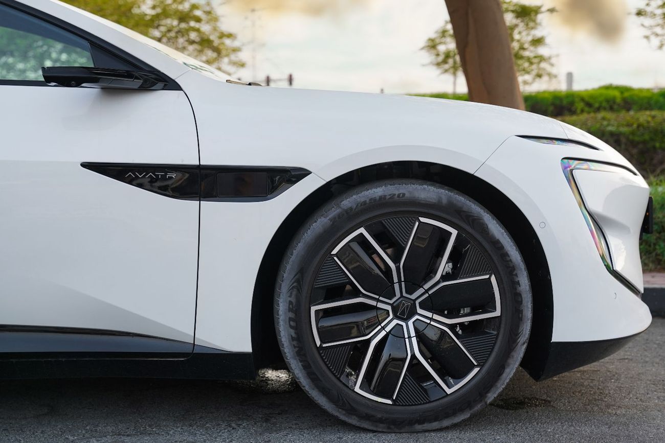 أفاتر 12 2025 AVATR 12 Ultra Extended Range Sedan White 0Km