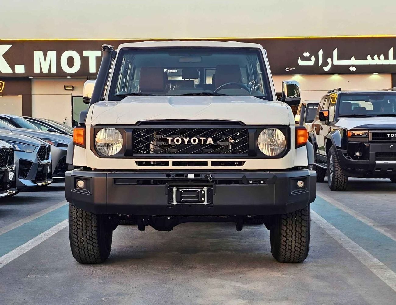 تويوتا لاند كروزر 70 LX LC76 5 DOORS / 4.0L V6 PETROL A/T / LEATHER SEATS / DVD+CAMERA / PWR WINDOWS & LOCKS (CODE # H76P