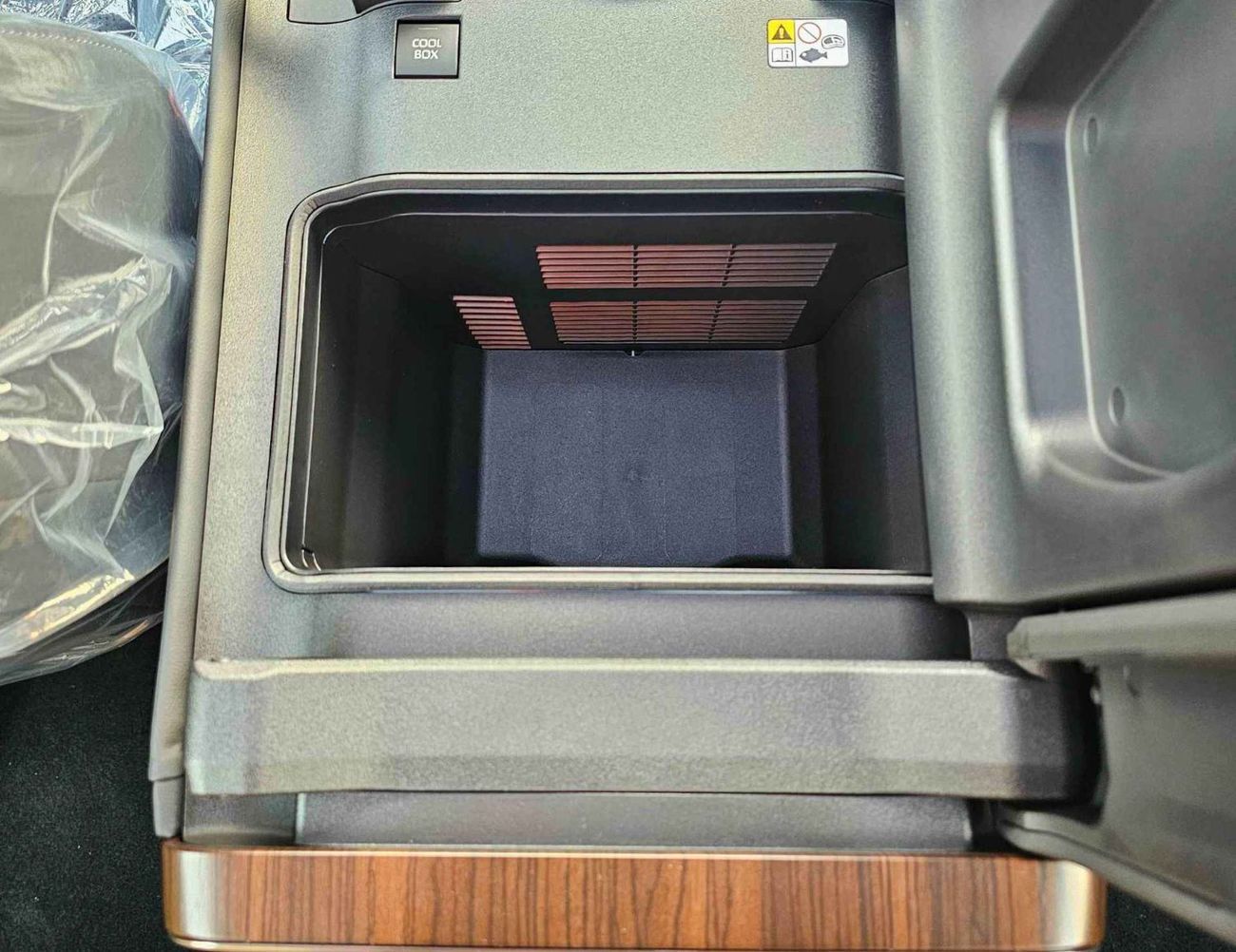 تويوتا لاند كروزر VX HYBRID / 3.5L V6 PETROL /RADAR/BIG DVD/JBL SPKRS/COOL BOX/LETAHER WITH MEMORY SEATS (CODE#VXH25)