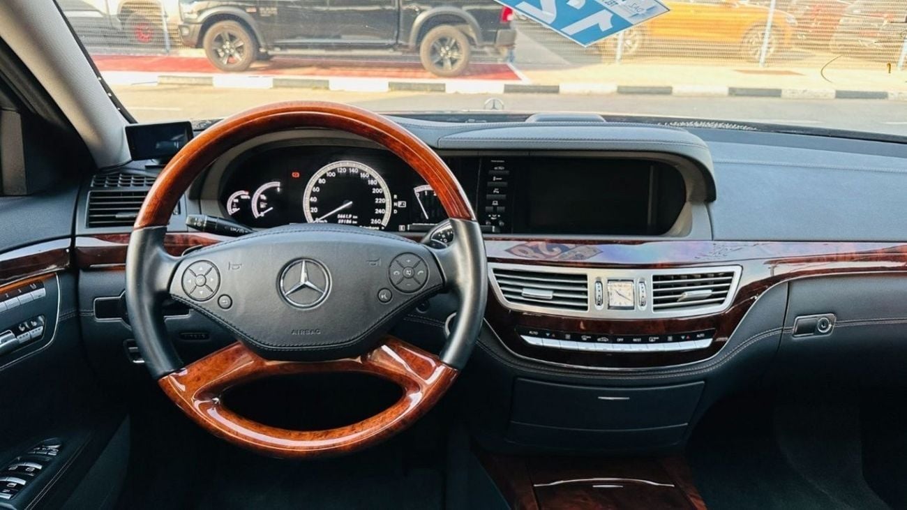 مرسيدس بنز S 550