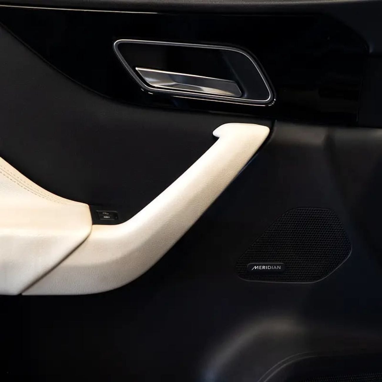 جاكوار F بيس 1,532 p.m • 0% Downpayment • R-Sport • 1 Year Warranty