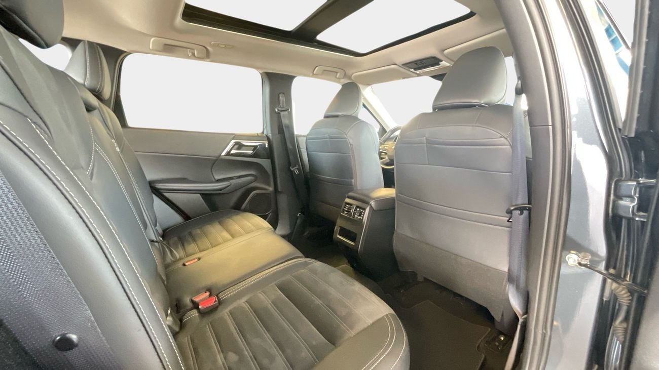 ميتسوبيشي آوتلاندر 2.5 AUTO 4WD 7SEAT HL | شامل الضمان | 0 ﺪﻔﻋﺓ ﺃﻮﻟﻯ