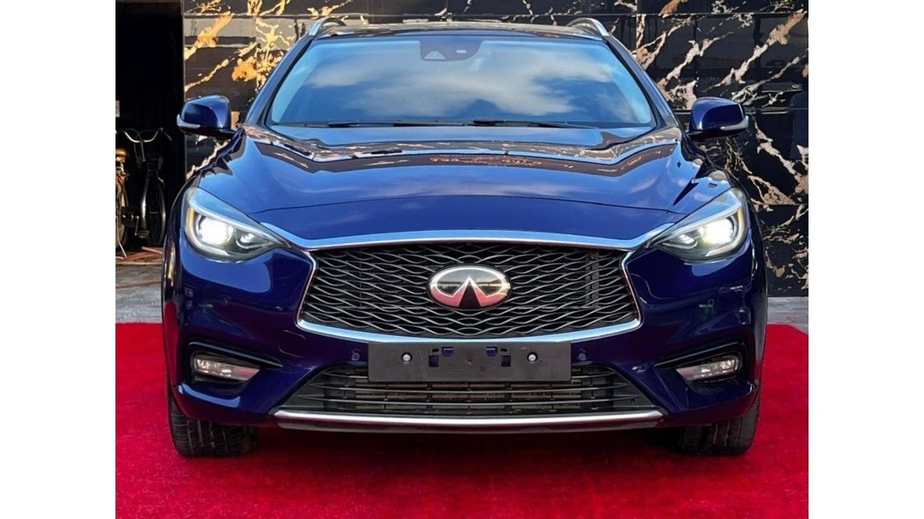 Infiniti Q30 Premium