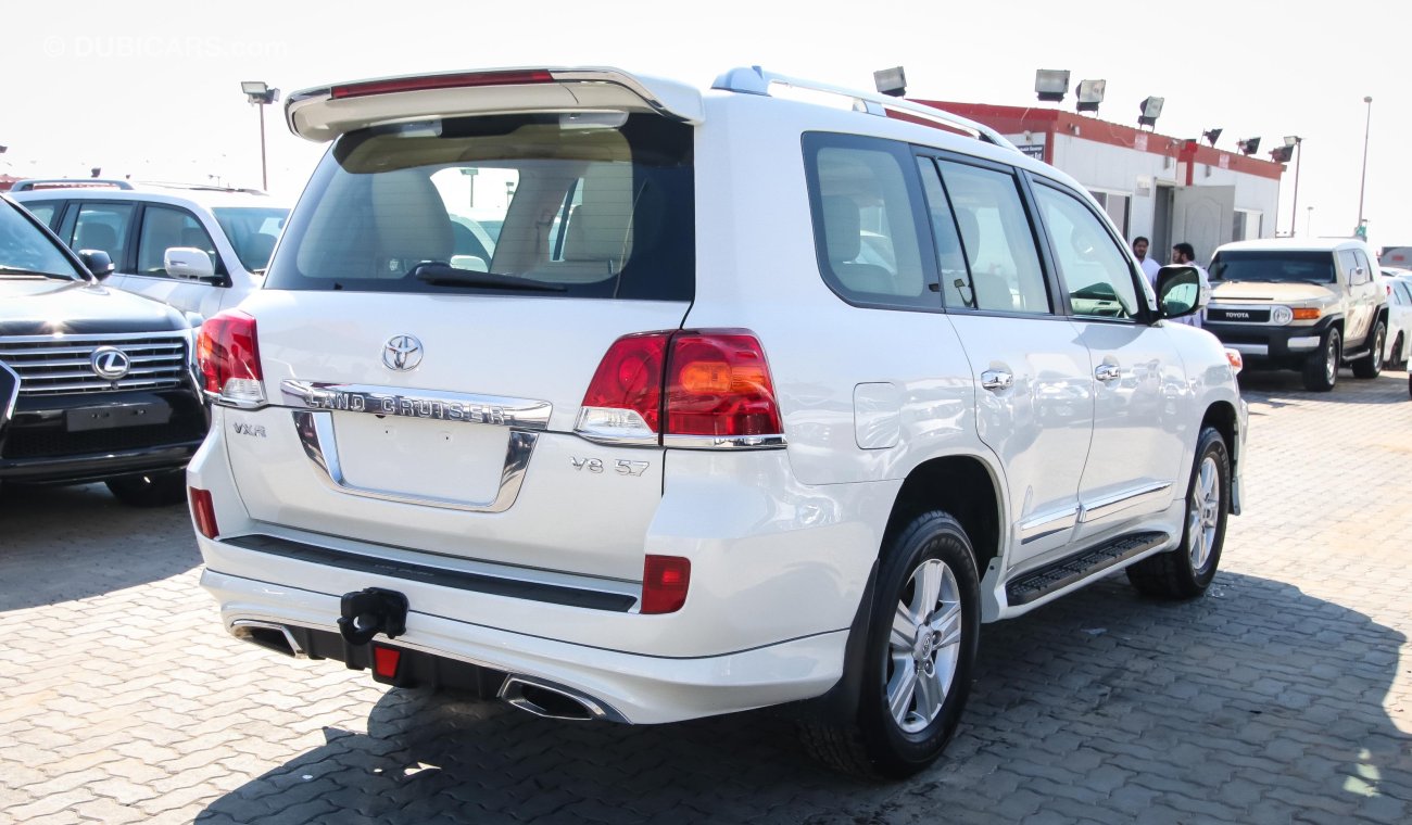 Toyota Land Cruiser VXR 5.7 V8