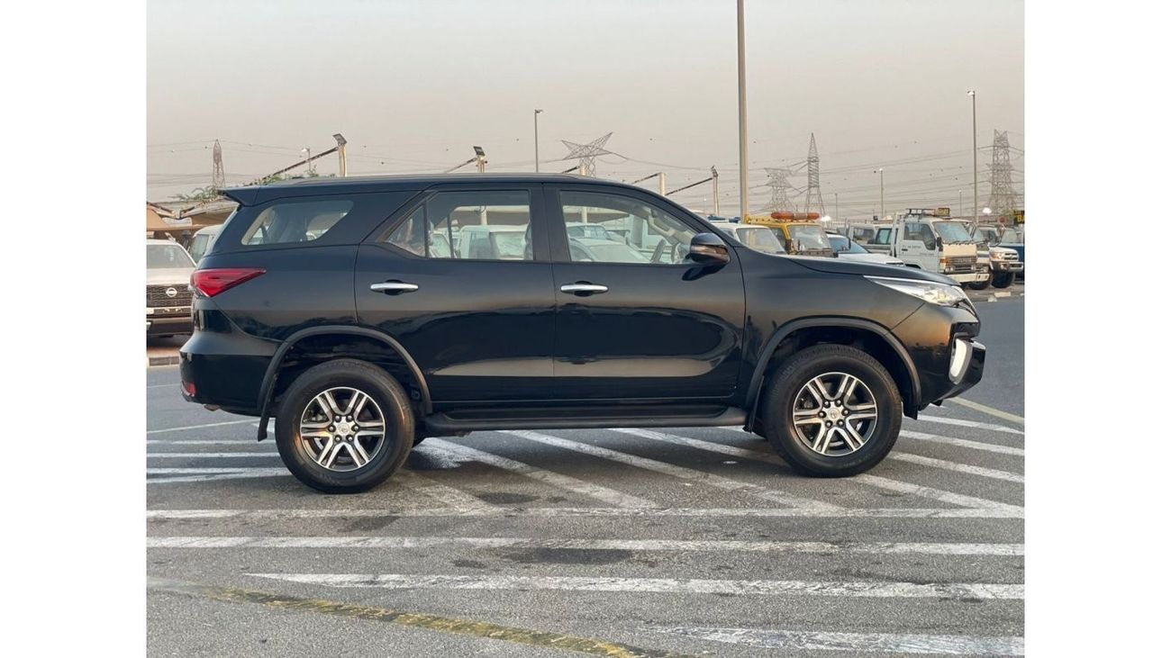 Toyota Fortuner 2019 Toyota Fortuner EXR+ 2.7L V4 - 4x4 AWD - Rear CAM & Sensor - No accident -