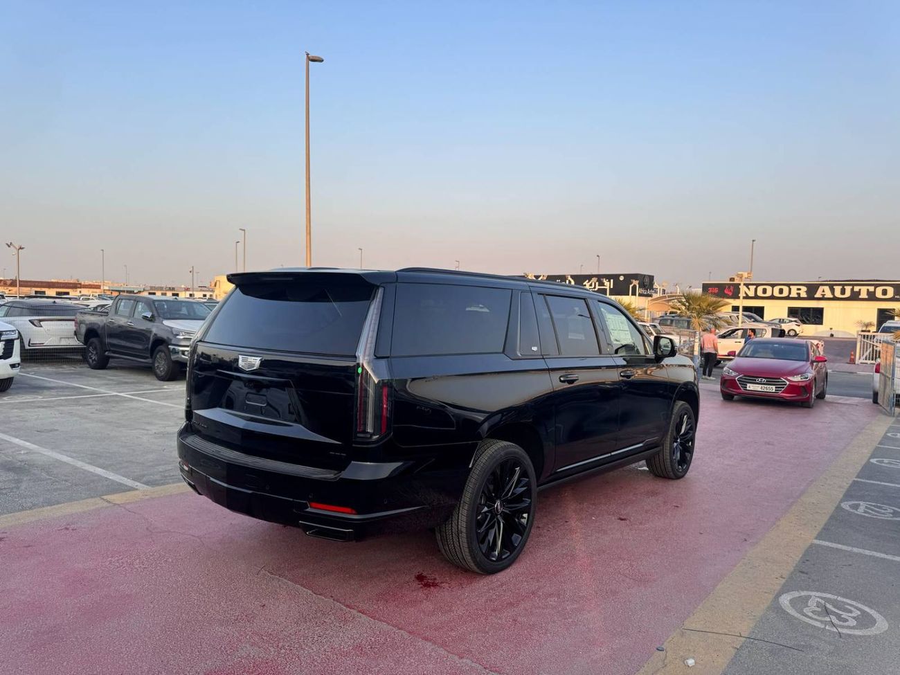 Cadillac Escalade Sport Platinum 6.2L AWD ESV