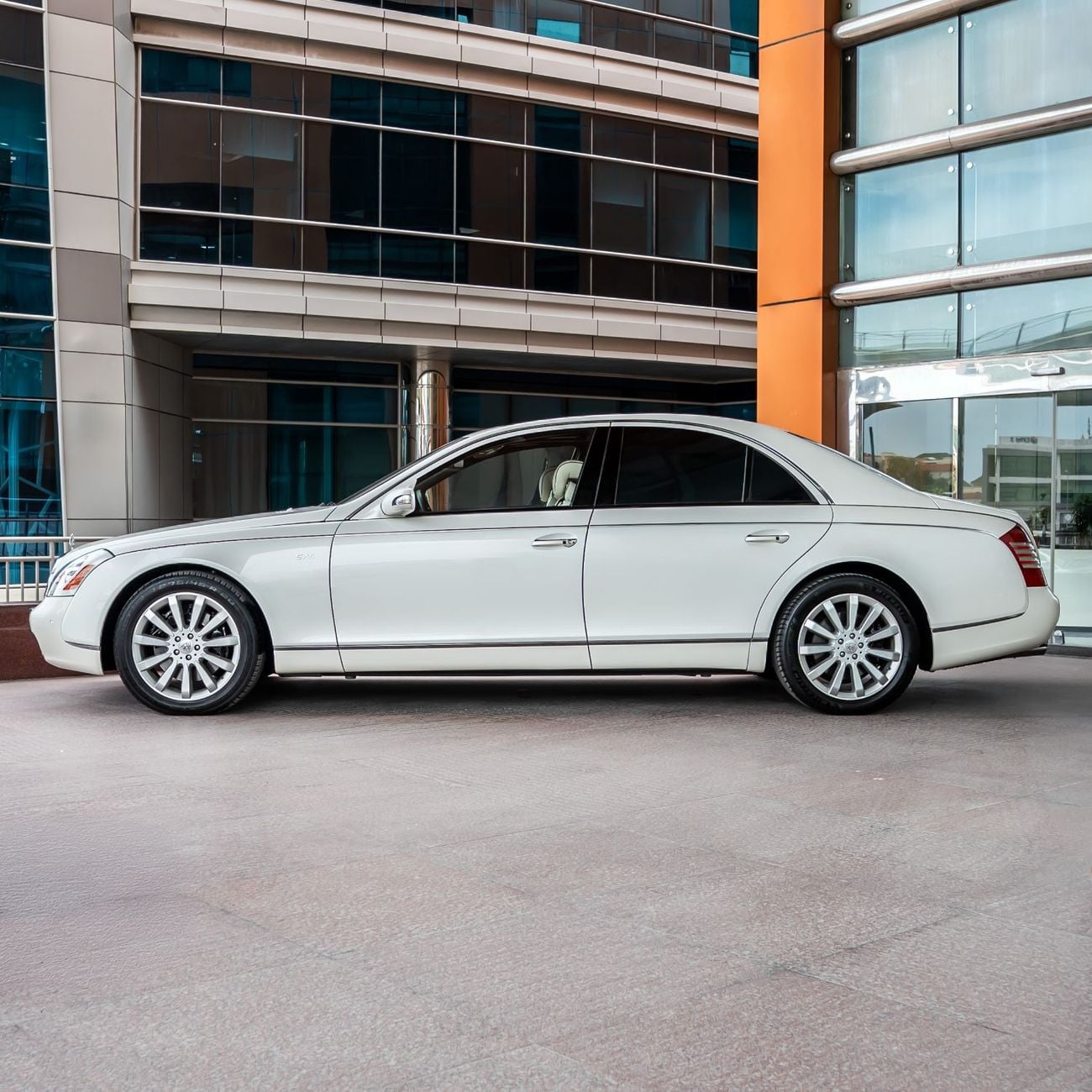 مرسيدس مايباخ 57 Maybach 57 S - 2009 - GCC Specs - 11,000KM-IMMCULATE CONDITION