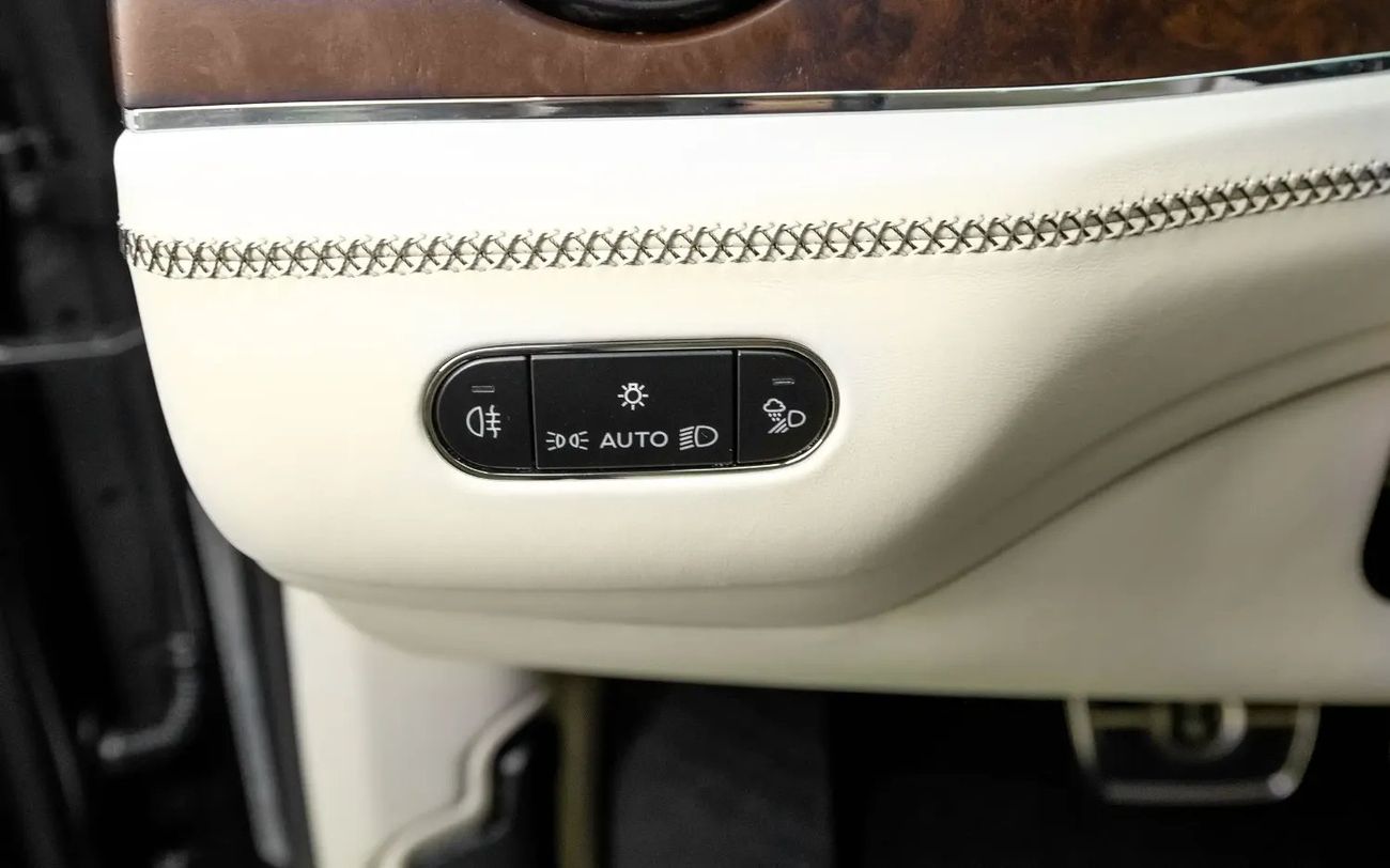 Bentley Bentayga Azure 4.0T -  Spec