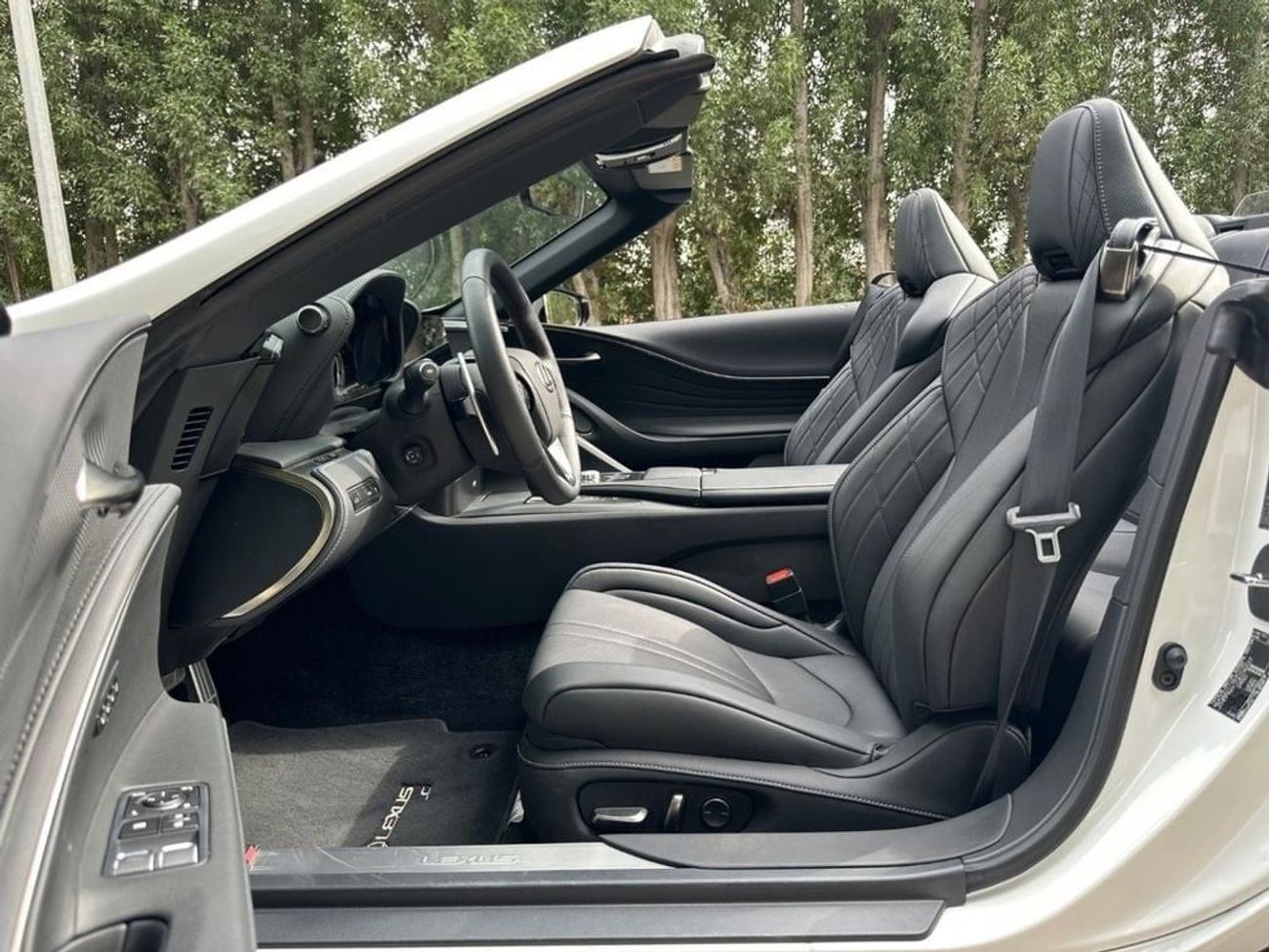 لكزس LC500 كابريوليه Titanium  5.0L Lexus LC500 Convertible Titanium 5.0L Titanium 5.0L | 2024 | Zero Km | V8 471 HP | Wa