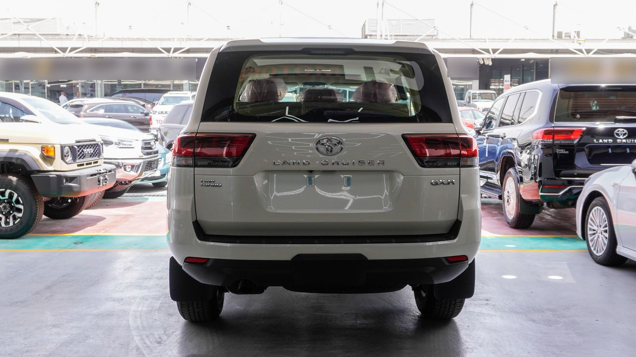 Toyota Land Cruiser GXR 3.5 L Twin Turbo V6