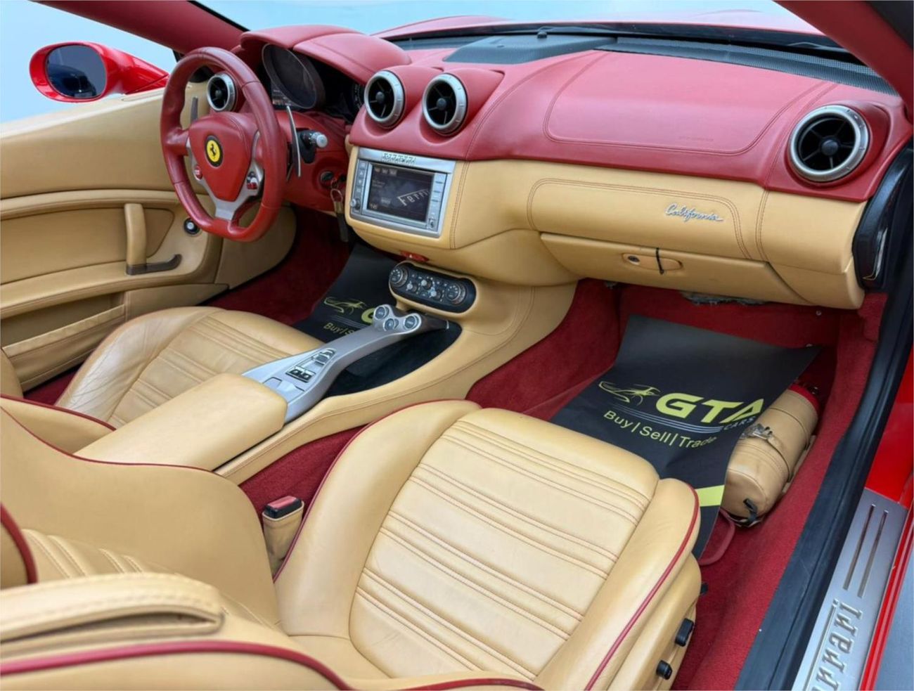 Ferrari California Std 4.3L (460 HP) 2013 Ferrari California, Ferrari Full Service History, Excellent Condition, GCC