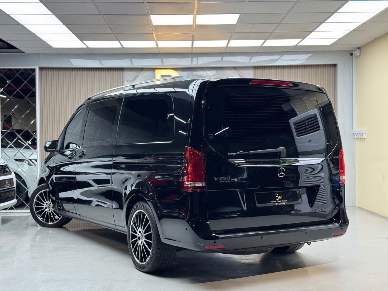 مرسيدس بنز V 250 Std 2.1L