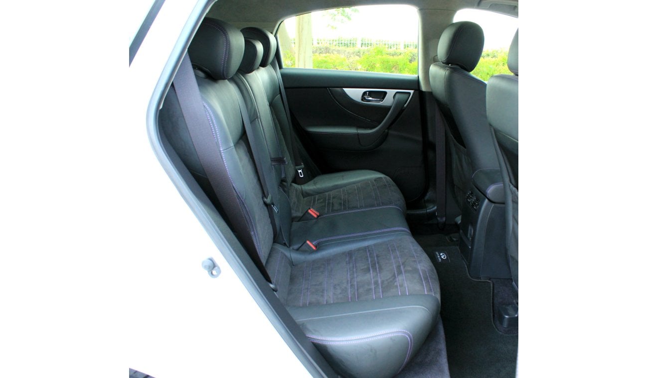 Infiniti FX50 VETTEL EDITION - ONE AMONGST THE 150 UNITS MANUFACTURED - PRISTINE CONDITION - UNDER WARRANTY AWR