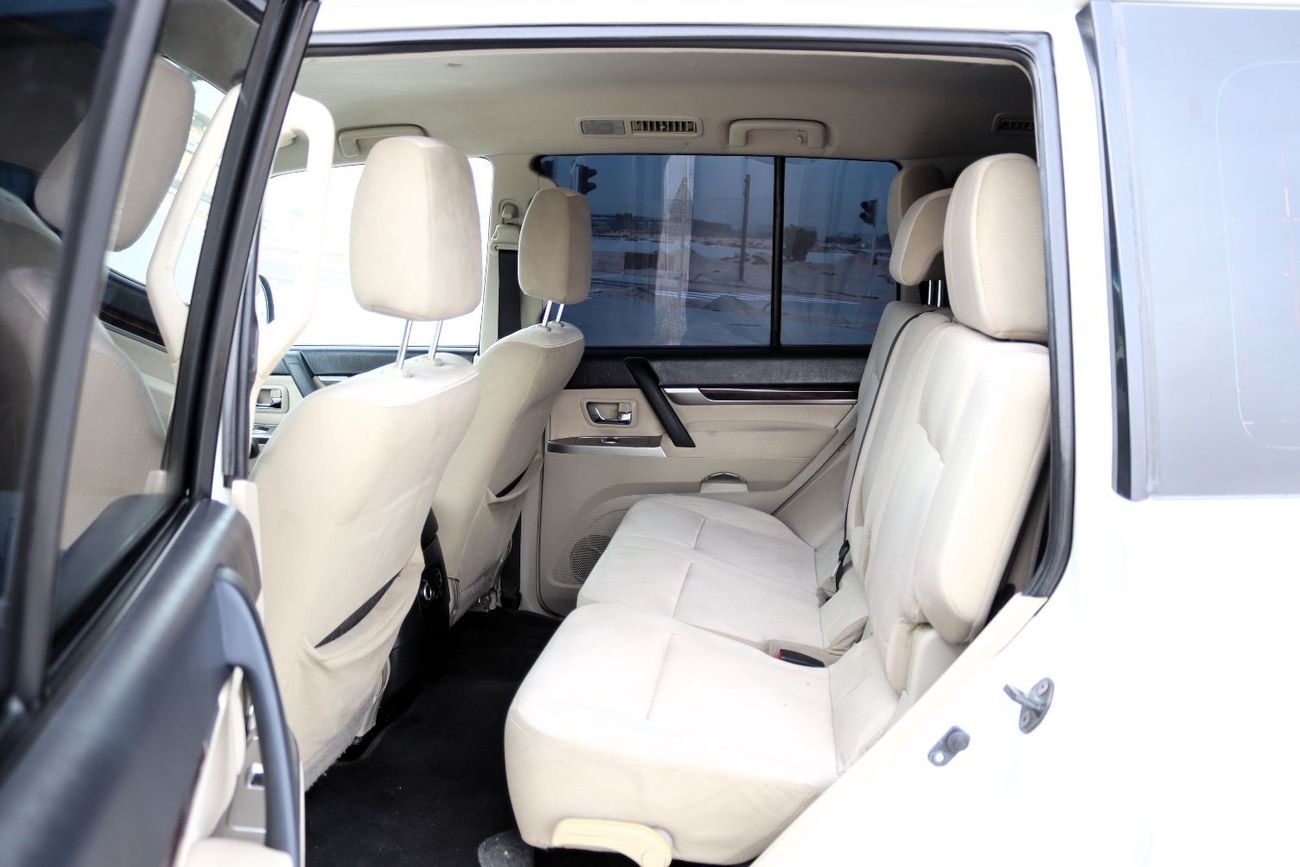 ميتسوبيشي باجيرو GLS 3.5L (186 HP) (7 Seater)