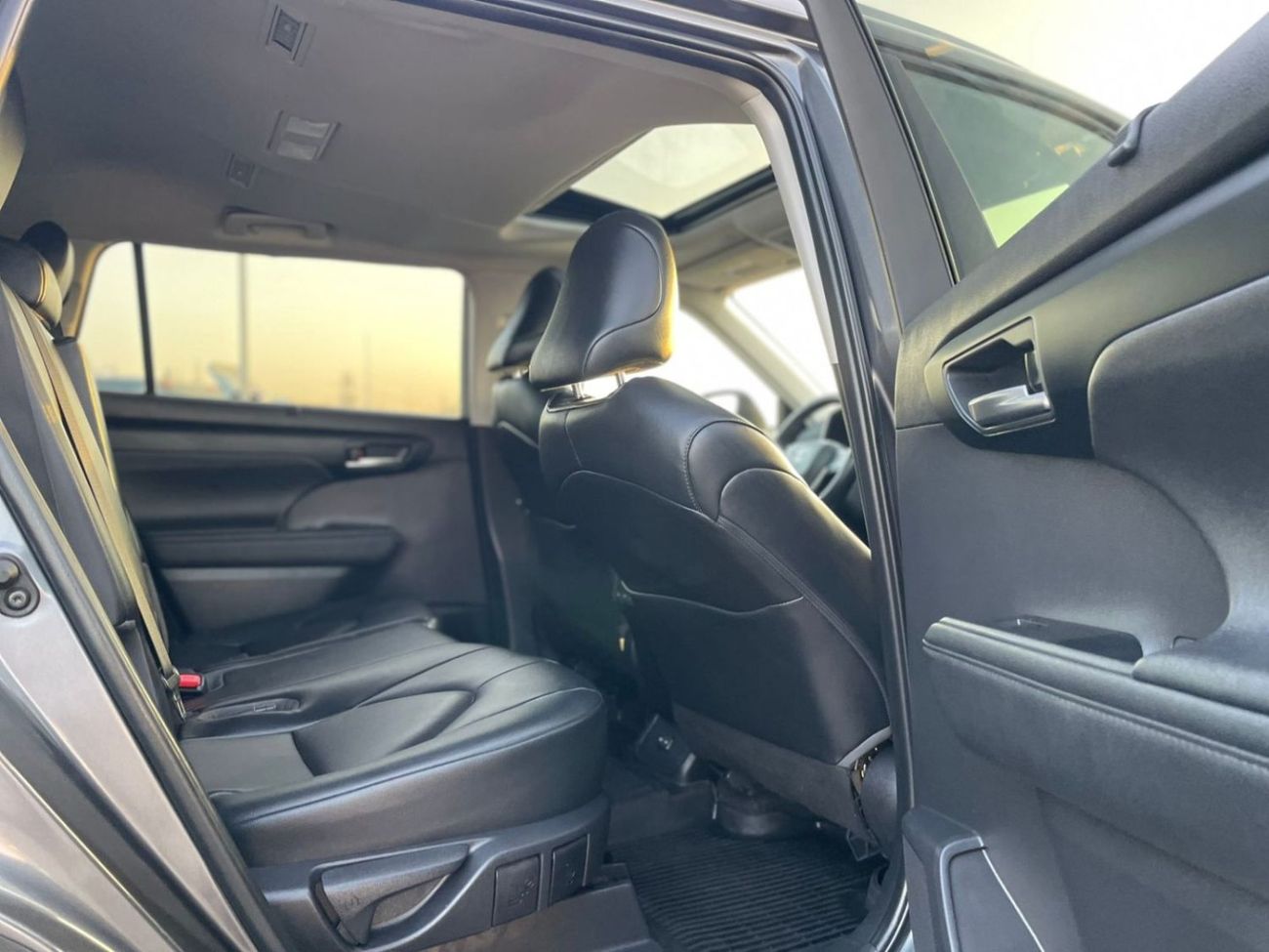 تويوتا هايلاندر 2023 Toyota Highlander XLE 2.4L V4 Turbo Full Option - Full 7 Seater Trunk Auto - Wireless Charge -