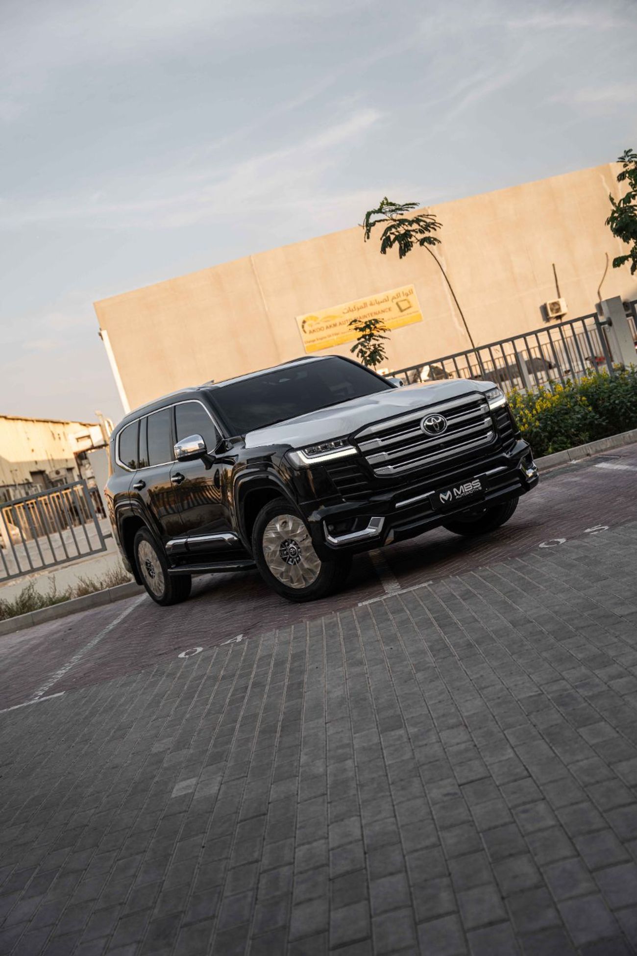 Toyota Land Cruiser 3.3L DIESEL VXR FULL OPTION WITH VIP MBS AUTOBIOGRAPHY 4 SEATER + MASSAGE FUNCTION AND ROOF STAR LIG