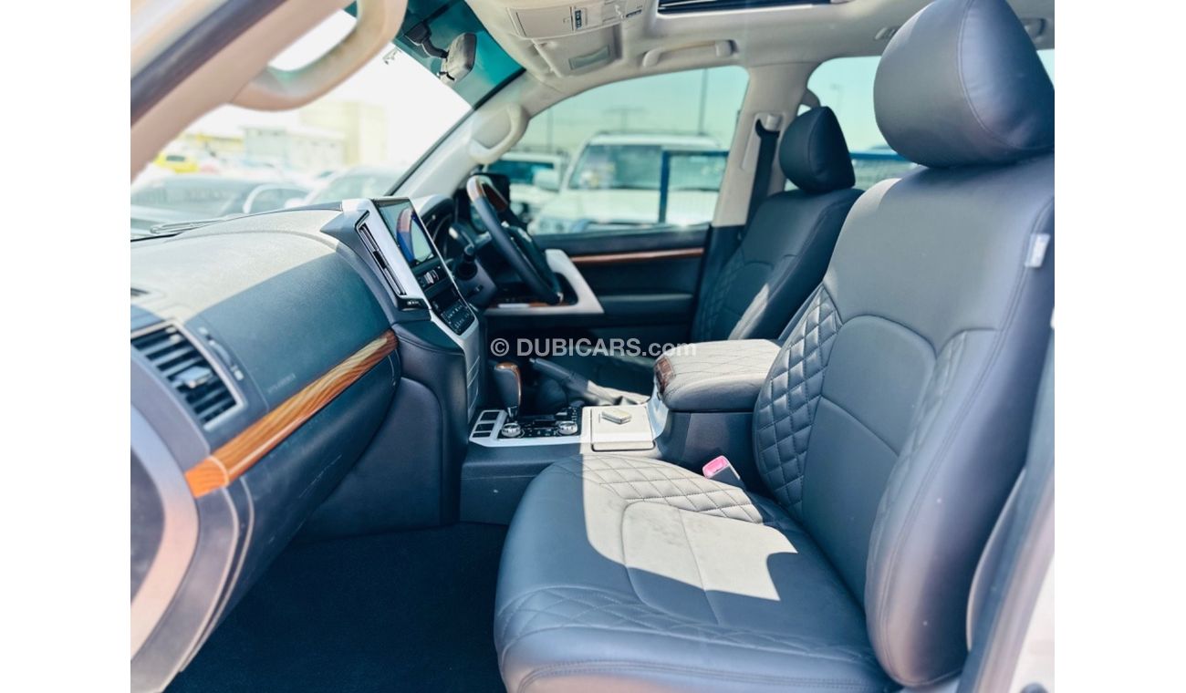 تويوتا لاند كروزر VXR