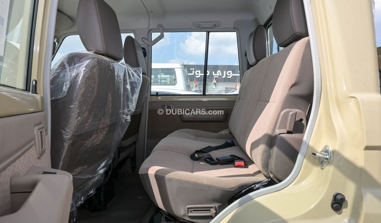 Toyota Land Cruiser Pick Up LC79 Pickup 4.0L Petrol V6 D/C, A/T Mid Option