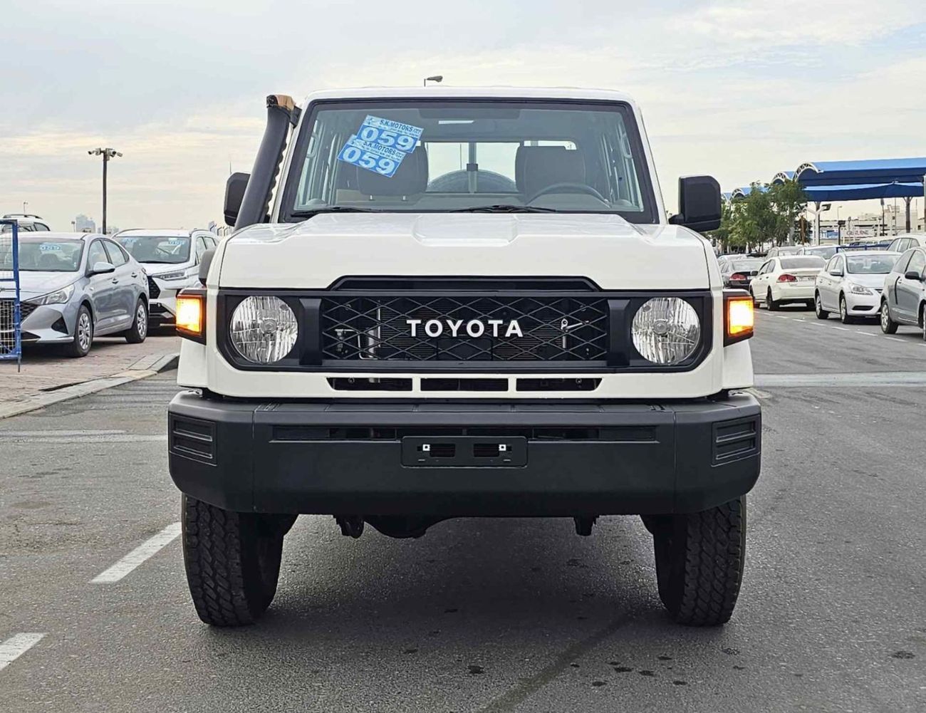 Toyota Land Cruiser Pick Up LC79 / DOUBLE CABIN / 2.8L V4 DIESEL A/T / SNORKEL / 4WD (CODE # LC79)