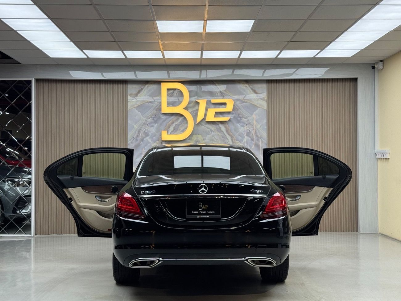 مرسيدس بنز C 300 Std 2.0L (241 HP)