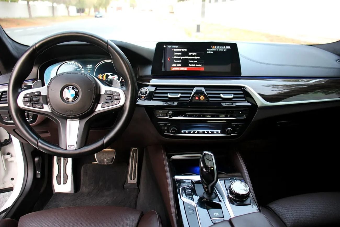 بي أم دبليو 550i M550i xDrive V8 | GCC Specs | Pristine Condition