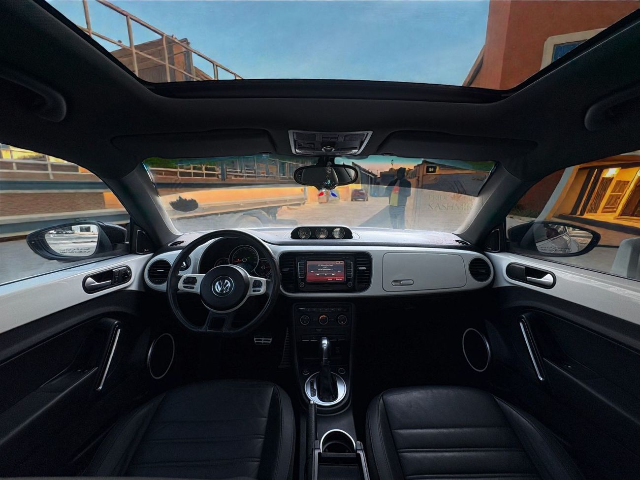 Volkswagen Beetle S 2.0L VOLKSWAGEN BEETLE 2.0 TSI A/T | 2015 | GCC SPECS