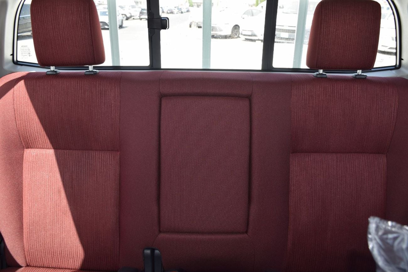 تويوتا هيلوكس 2.7L (4x4) Petrol SR5