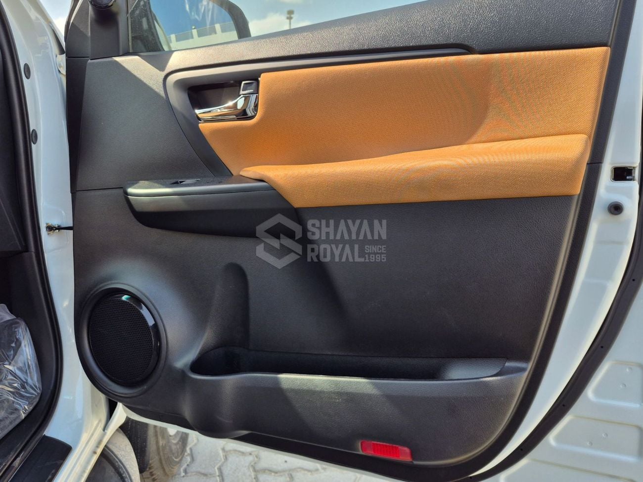 Toyota Fortuner STANDARD 2.7L PETROL 4WD AT 7-SETAS 2026MY