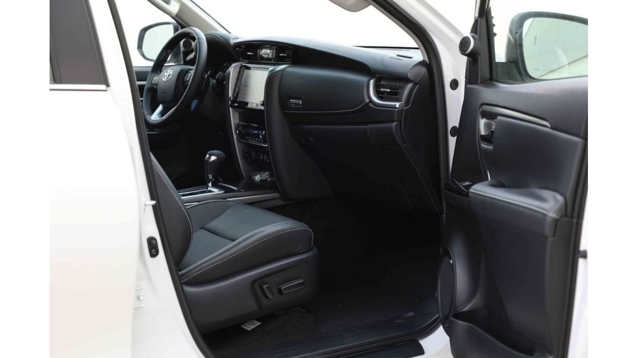 Toyota Fortuner 2024 Toyota Fortuner 4.0 4x4 HI - Platinum White Pearl inside Black | Export Only