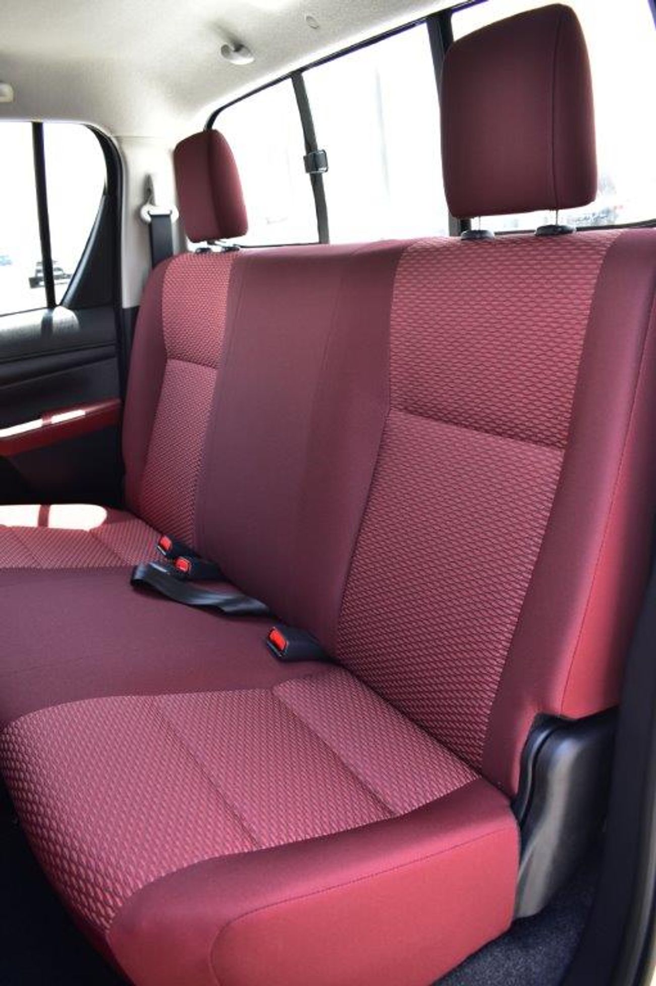 تويوتا هيلوكس GL 2.4L Double Cab Utility