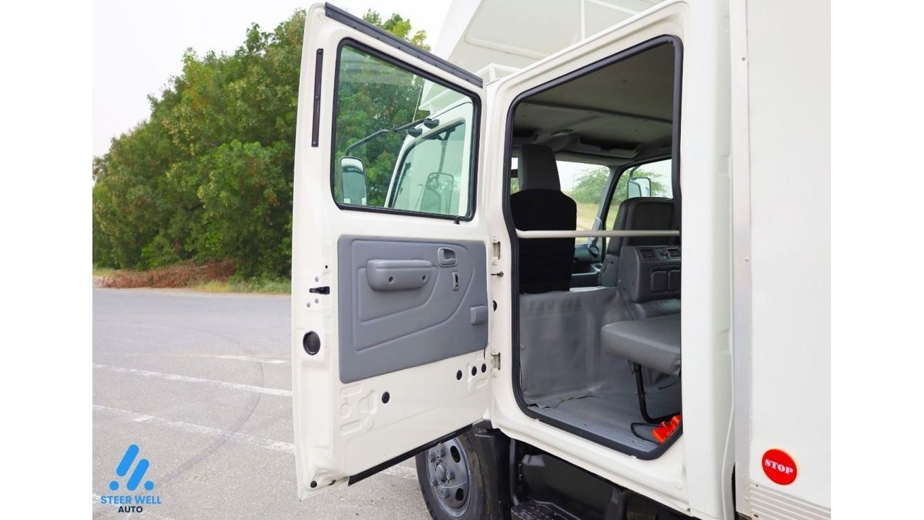 Hino 300 614 / Dual Cab 4.0L RWD / Diesel M/T with Rear AC / Like New Condition / GCC Specs