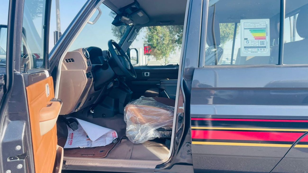 تويوتا لاند كروزر بيك آب LC79 DOUBLE CABIN 70TH ANNIVERSARY 4.0 AUTOMATIC