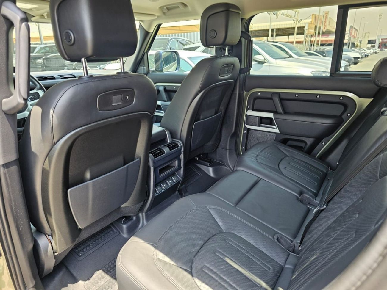 لاند روفر ديفندر P300 110 2.0L (5 Seater)