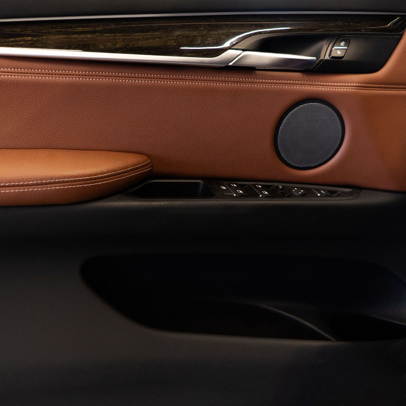 بي أم دبليو X6 50i Exclusive 4.4L AED 2,490 pm  • 0% Downpayment • BMW X6 xDrive50i • 1 Year Warranty