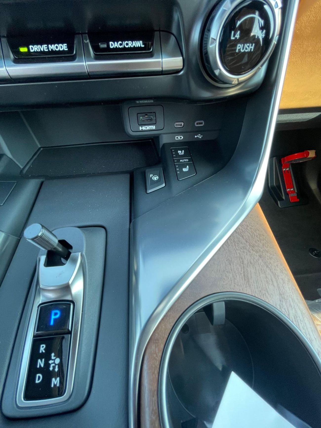 Lexus LX 700h Signature 3.5L T HYBRID WITH AUTOPARKING