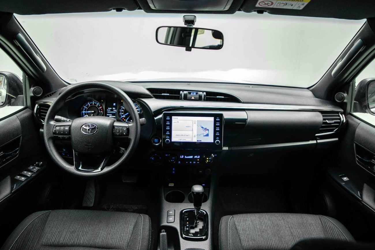 تويوتا هيلوكس Adventure 4.0 - Silver Metallic Inside MLM Black | Export Only