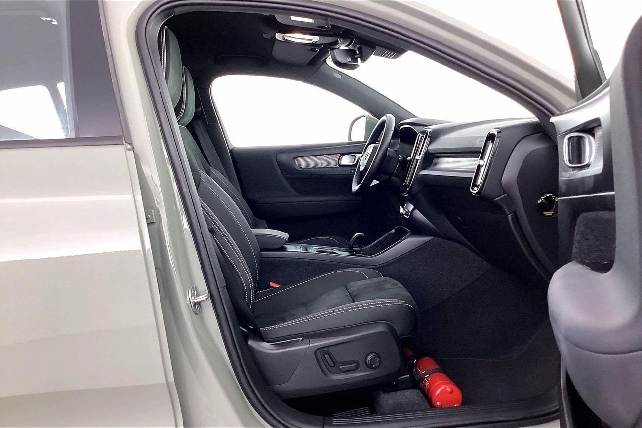 فولفو XC 40 B4 Core | Carnival Sale • UP TO AED 20,000 OFF | شامل الضمان | 0 ﺪﻔﻋﺓ ﺃﻮﻟﻯ