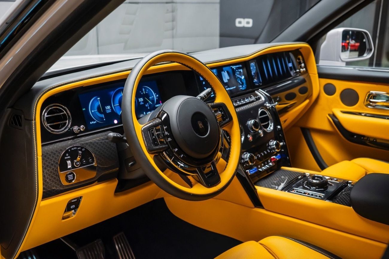 رولز رويس كولينان Rolls Royce cullinan  2025 GCC  Warranty and service AGMC  Black badge  2,900 km