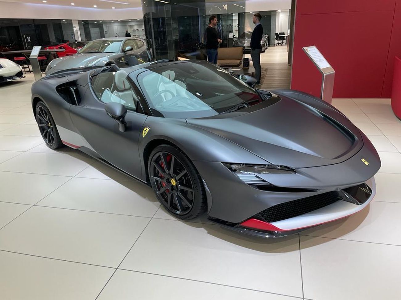 فيراري SF90 سبيدر 4.0T V8 7.9kWh F1 DCT 4WD Euro 6 (s/s) 2dr ( EXPORT ONLY)