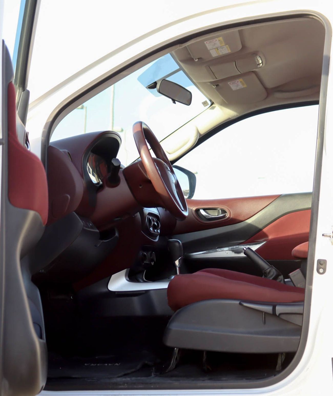 نيسان نافارا Std 2.5L 4WD A/T Nissan Navara 2019 2.5L 4WD GCC Accident-Free, In Excellent Condition, 1096 Monthly