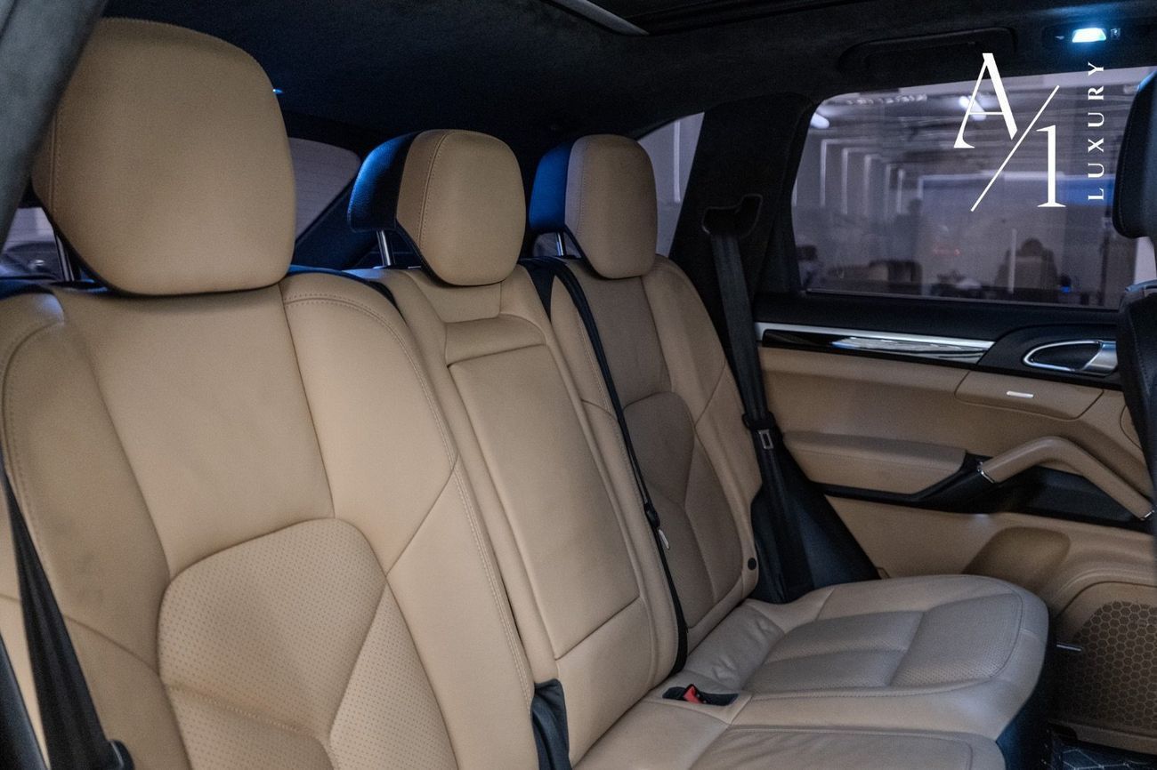 Porsche Cayenne Std 3.6L 2015 Porsche Cayenne S, 3.6L, V6, 420 BHP, Excellent Condition, GCC Spec