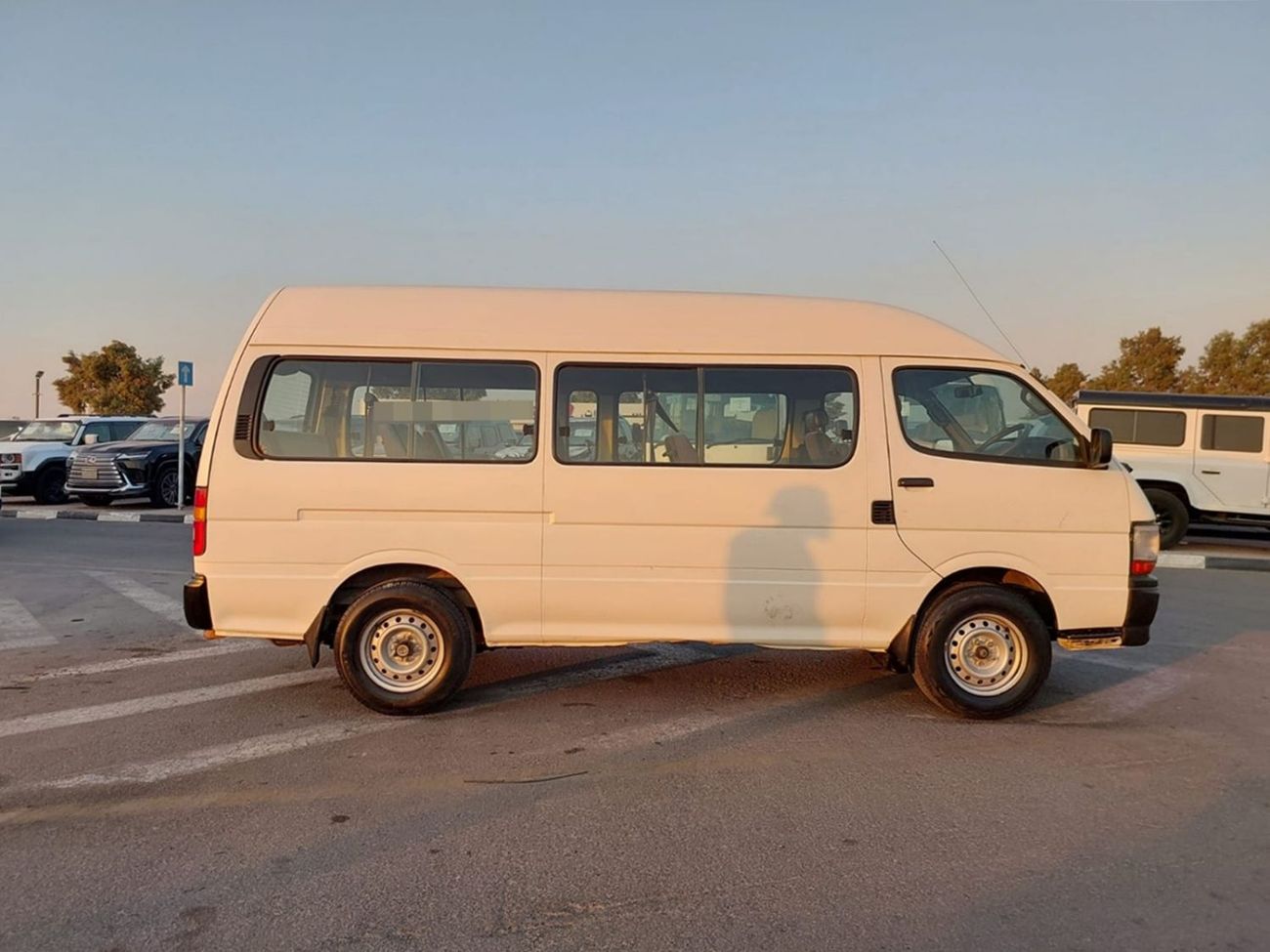 تويوتا هاياس TOYOTA HIACE COMMUTER VAN RHD 2004 MODEL 3.0 L DIESEL MANUAL(PM20757)