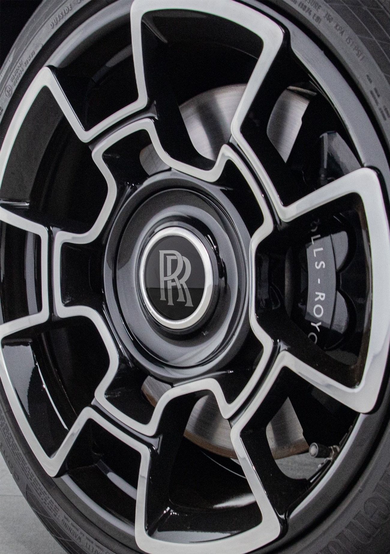 رولز رويس جوست Black Badge 6.6L