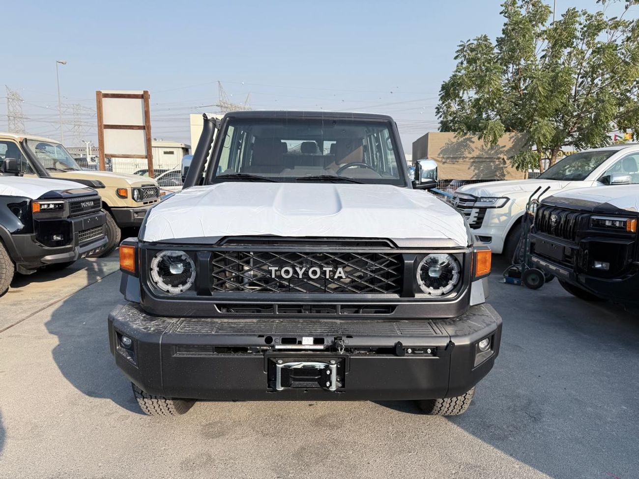 Toyota Land Cruiser 70 Toyota LC76 4.0L Petrol A/T Full Option 2025 (Export Only)