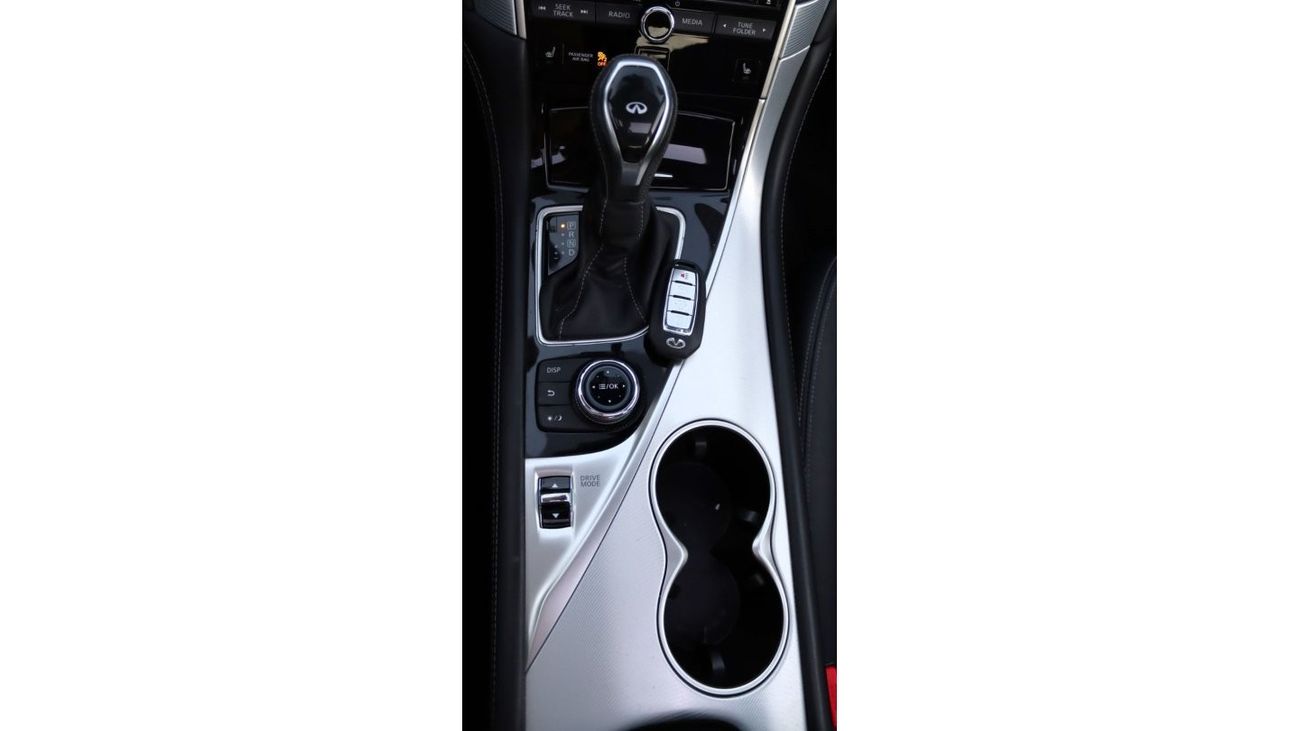 إنفينيتي Q50 سبورت خالية من الحوادث - خليجي - مكينة 3000 سي سي - السيارة بحالة الوكالة من الداخل والخارج