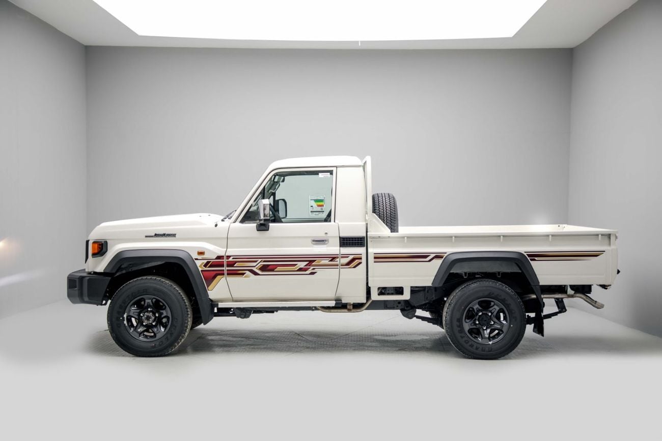 تويوتا لاند كروزر بيك آب LC79 4.0L - White Inside Beige | Export Only